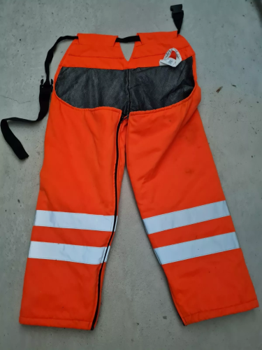 Stihl Schnittschutz Beinlinge orange Forstschutz Waldarbeiter rundum Forst THW